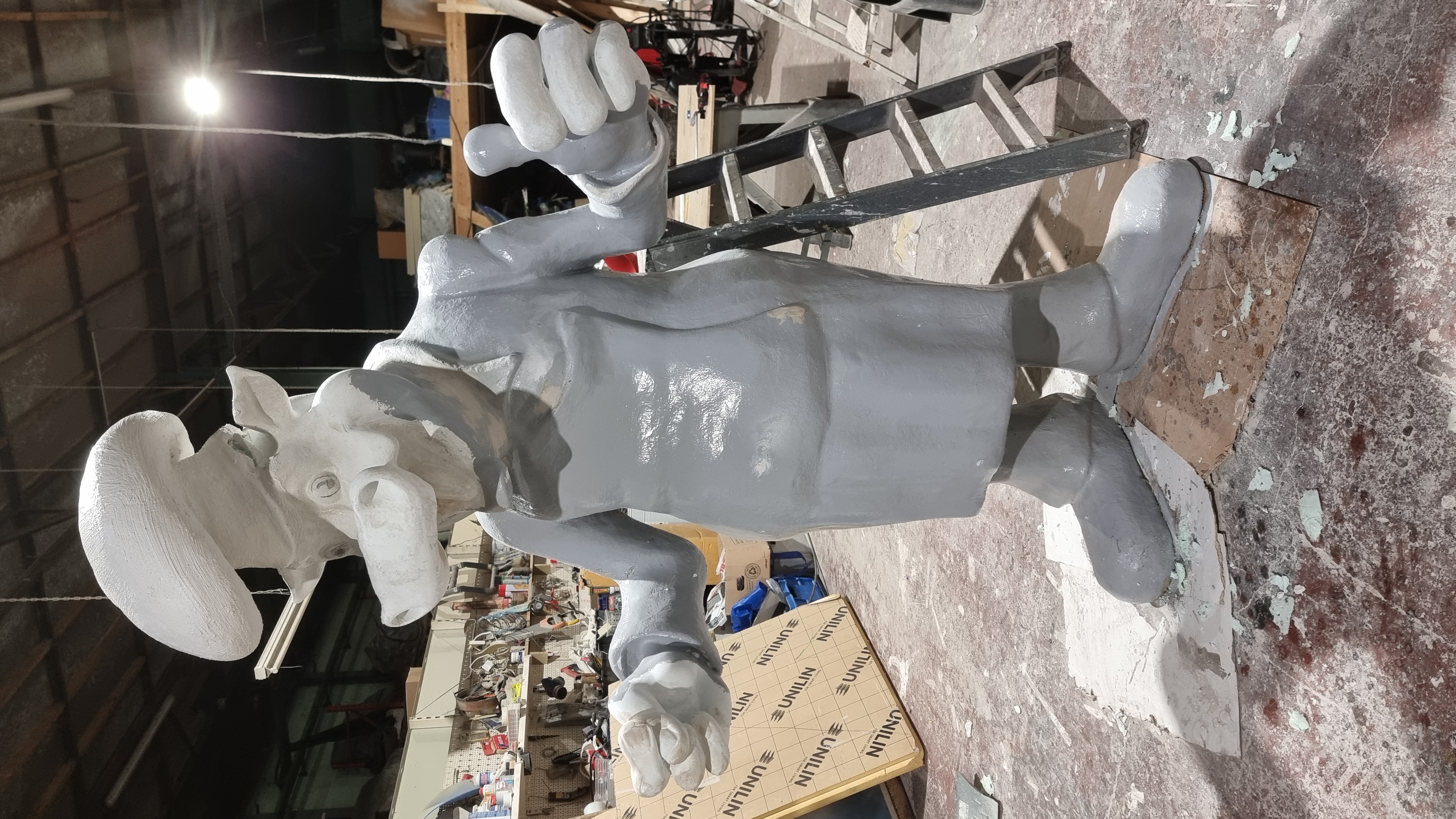 Statue  boeuf qui rit